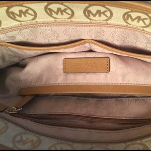 Michael Kors Bags - Michael Kors Purse Michael Kors Bags - Michael Kors Purse