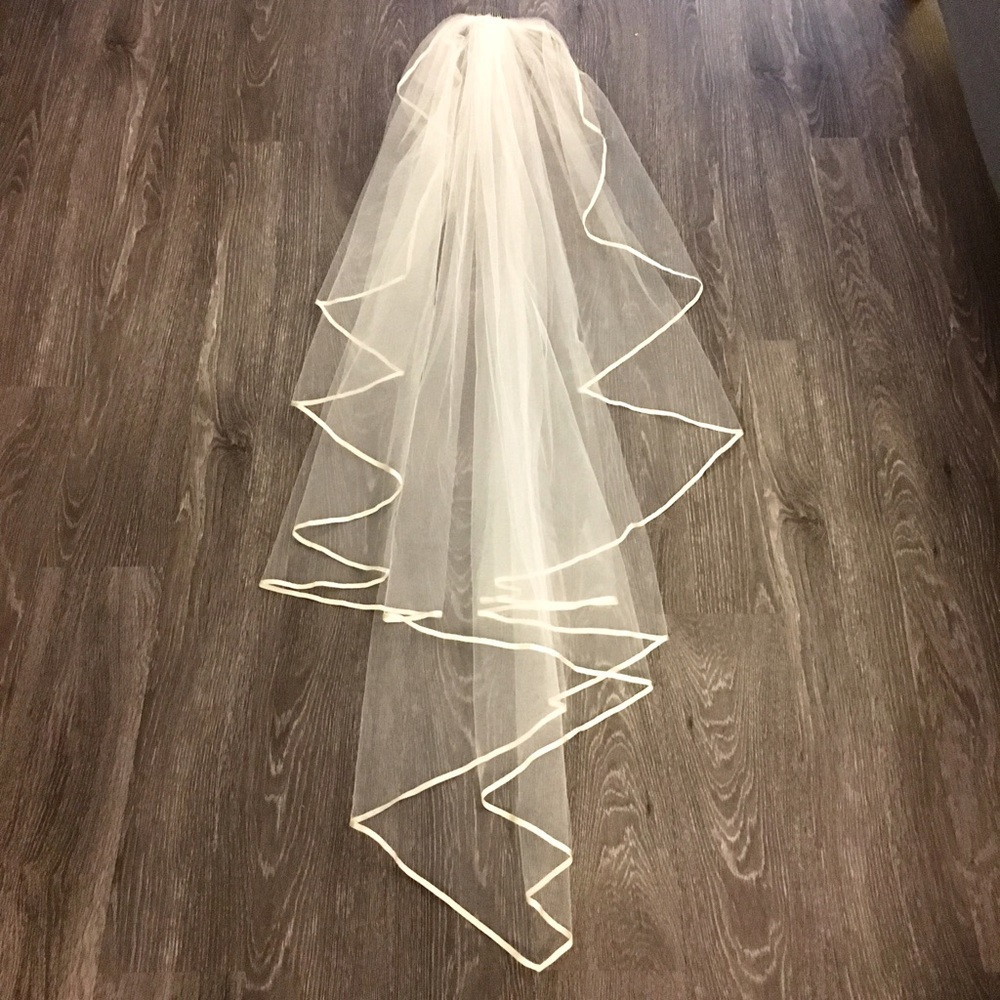 ❌ Sold ❌   Jennifer Leigh Veil