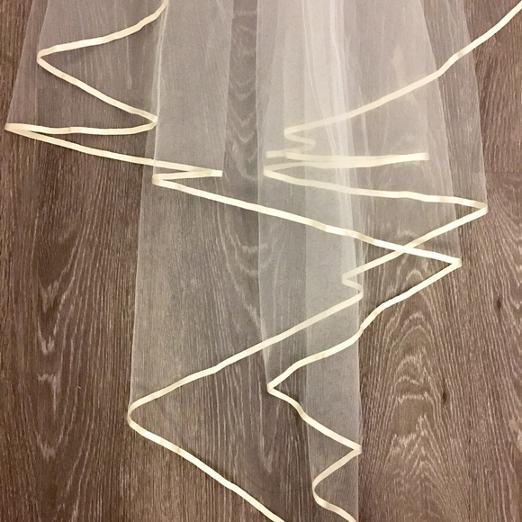 ❌ Sold ❌ Jennifer Leigh Veil - Picture 2 of 4