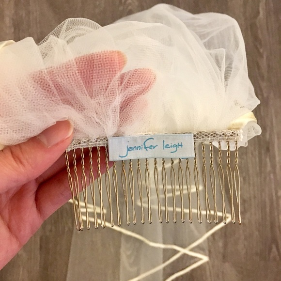❌ Sold ❌ Jennifer Leigh Veil - Picture 3 of 4