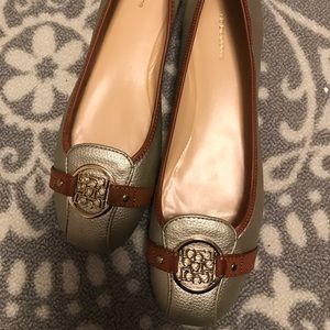 LIZ CLAIBORNE IRIS FLATS