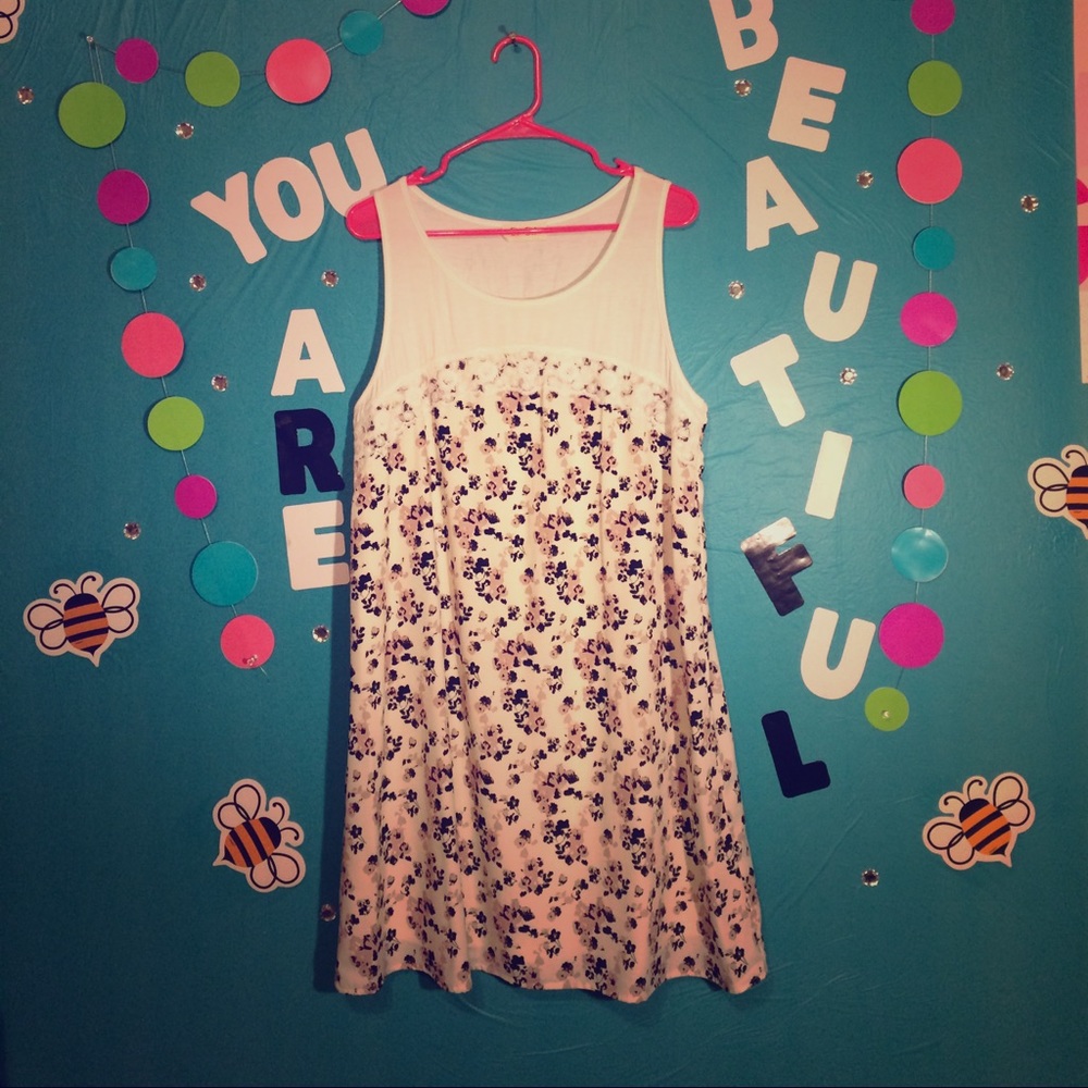Beautiful flower dress!