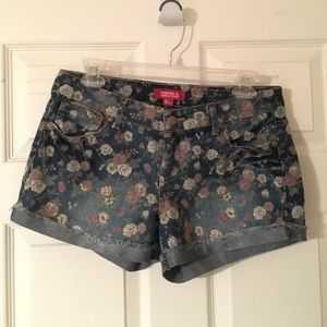 Light Denim Flower shorts