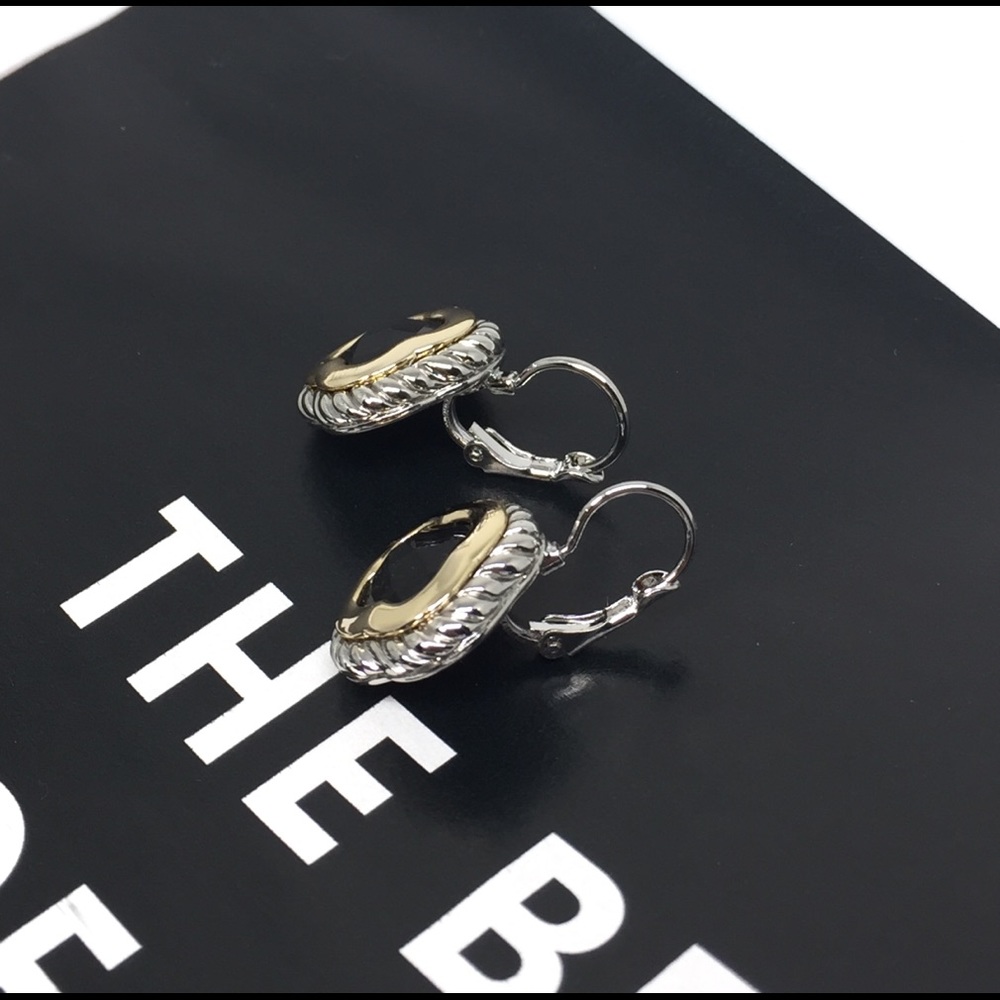 Rhodium/18k Gold played drop earring - Picture 3 of 7