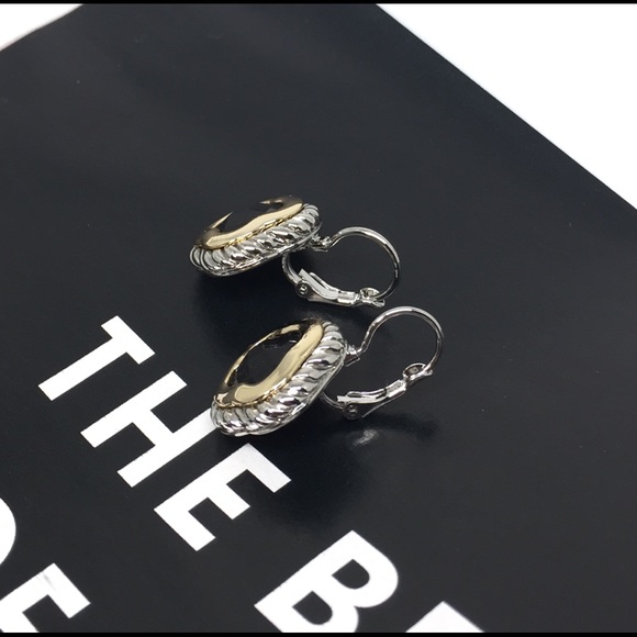 Rhodium/18k Gold played drop earring - Picture 3 of 7