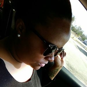 Meet your Posher, Raquel