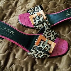 Donald J Pliner low heel