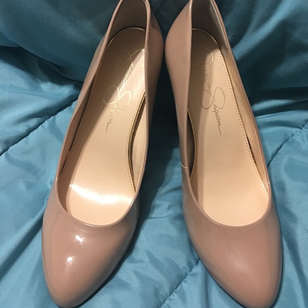 Jessica Simpsons Beige/Tan/Nude Heels