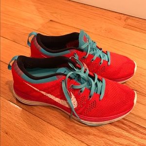 Red Nike flyknits size 7