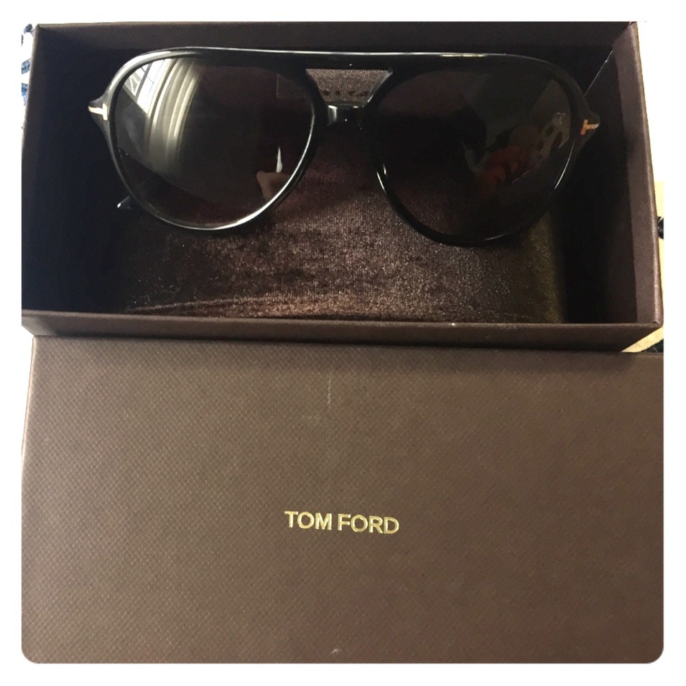 100% authentic: Tom ford brown sunglasses.