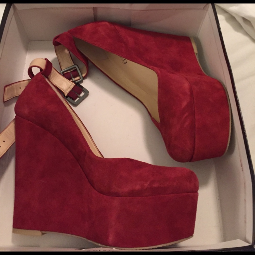 Boutique 9 Red suede heels