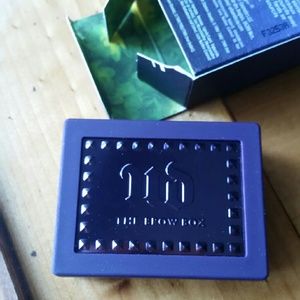 Urban decay brow box AND PRIMER POTION