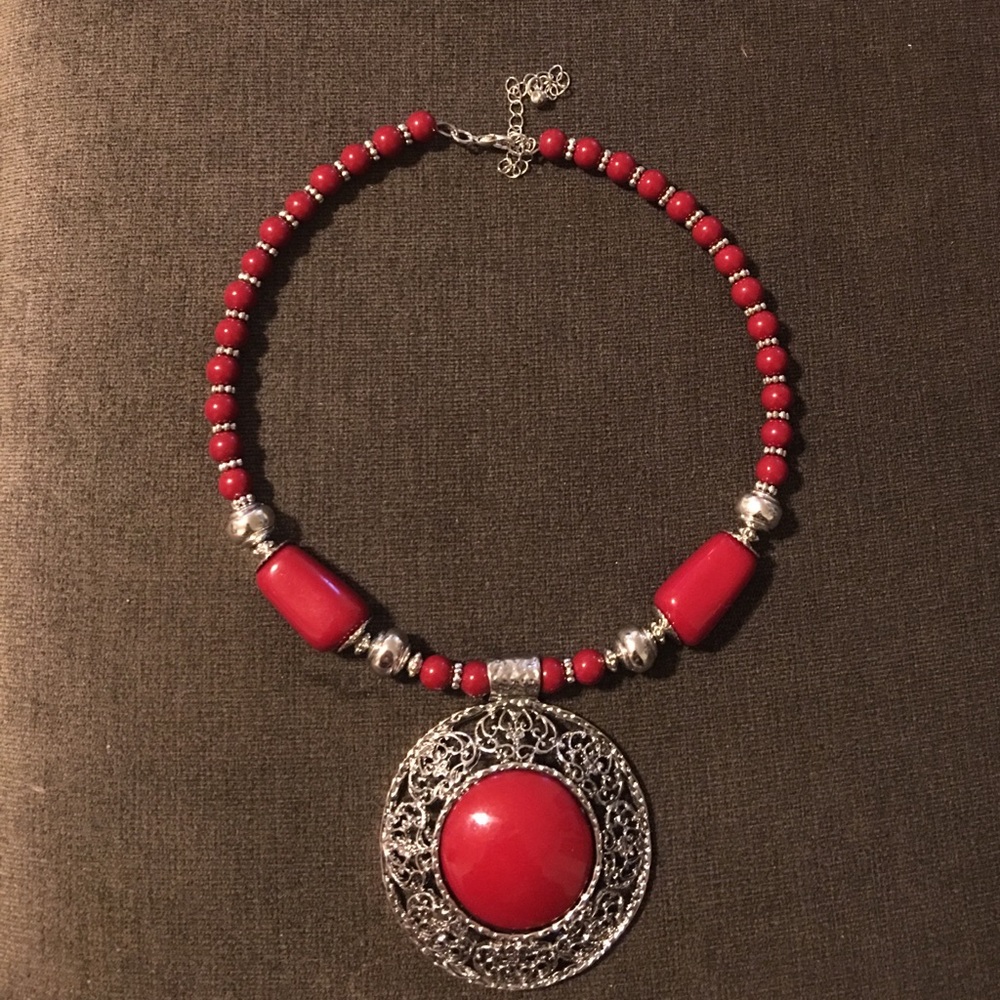 Statement necklace