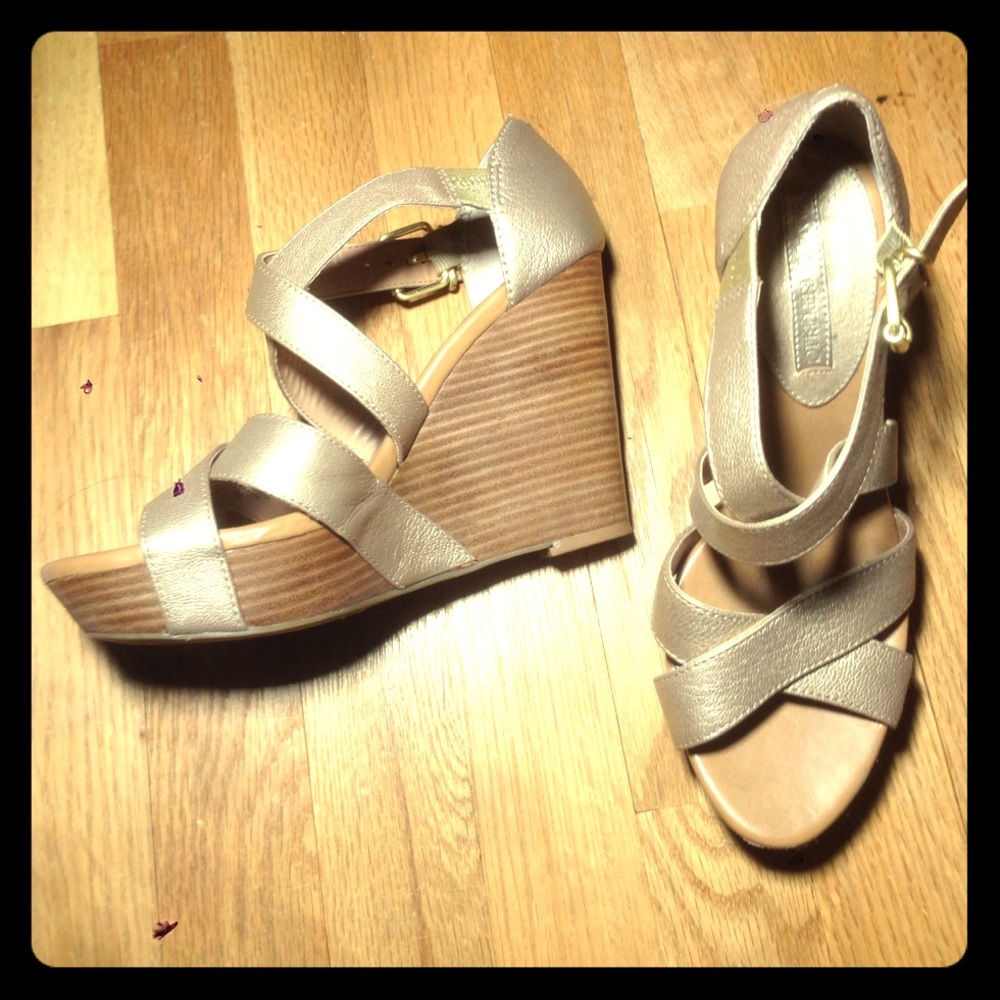 (1 WEEK LEFT!!!) Banana Republic wedges