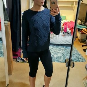 Cute volcom sweater size Medium