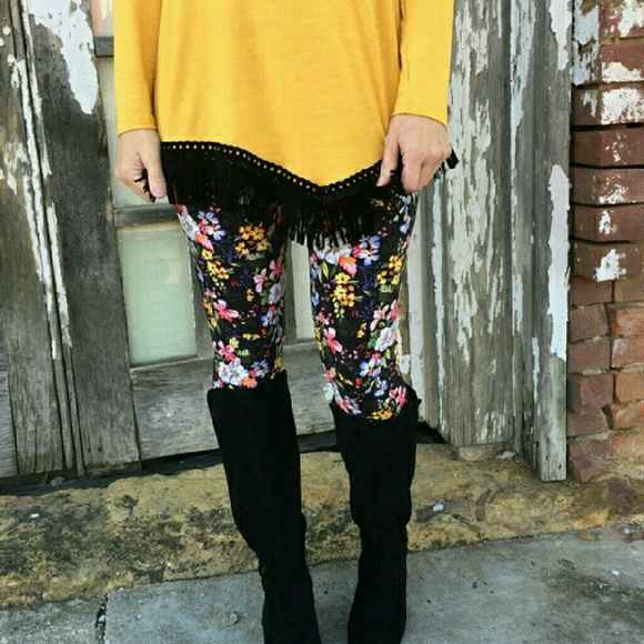 QUICK SALE! Infinity Raine Dark Floral Leggings - Picture 1 of 5