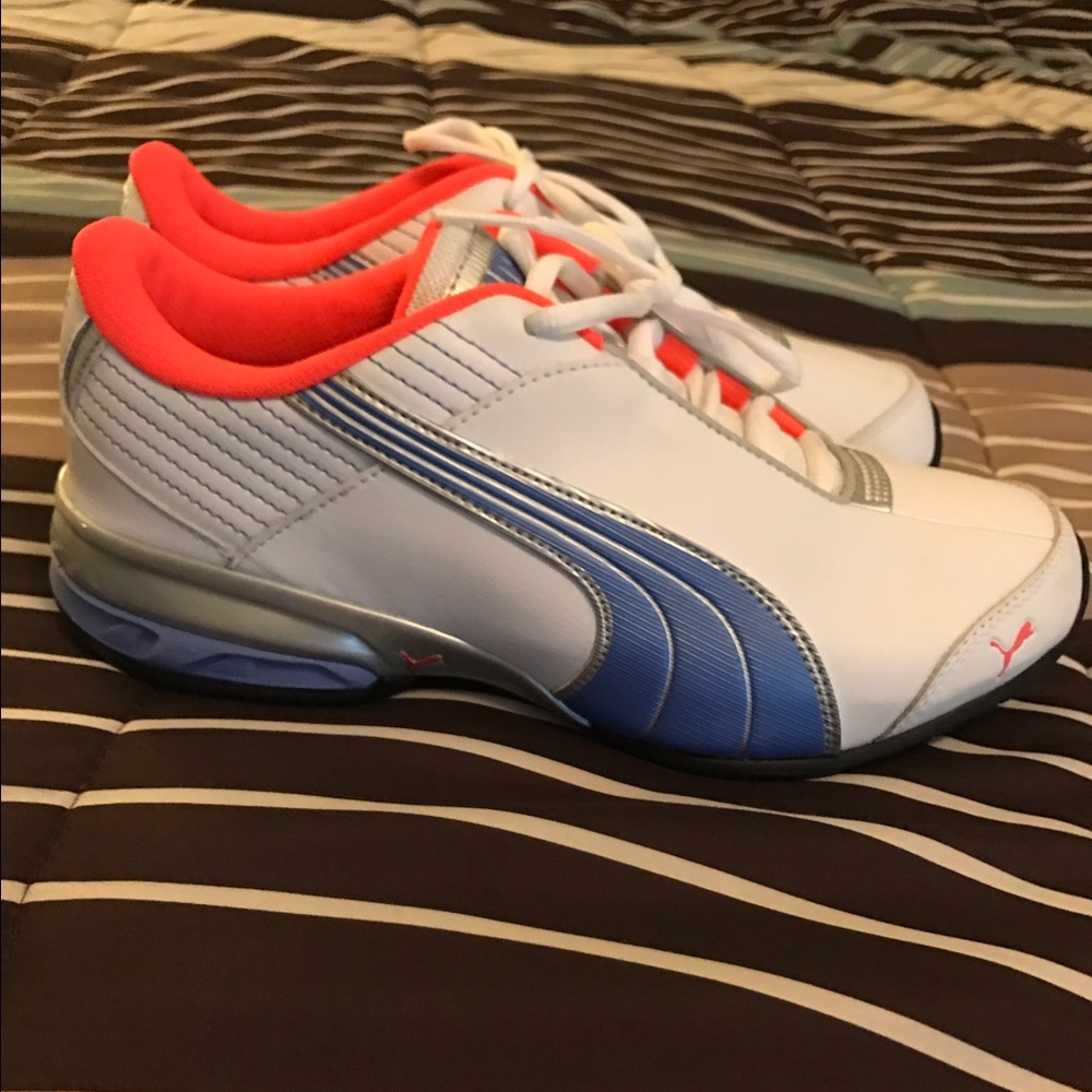 Women's Pumas tennis shoes.