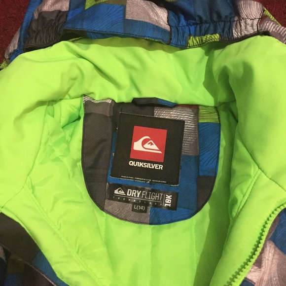 Quicksilver Ski/Snowboarding Jacket - Picture 4 of 4