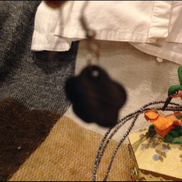 Hand beaded necklace and earrings - Picture 2 of 3