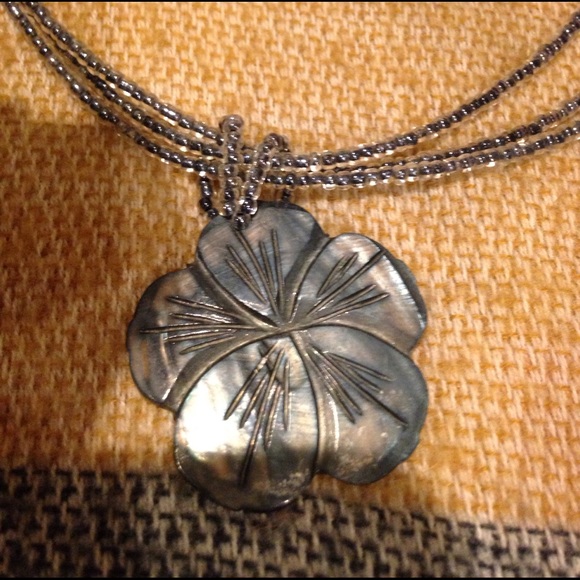 Hand beaded necklace and earrings - Picture 3 of 3