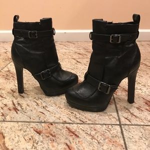 Simply Vera Wang Black leather heel boots