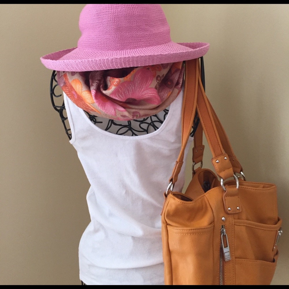 Wallaroo Pink Hat!