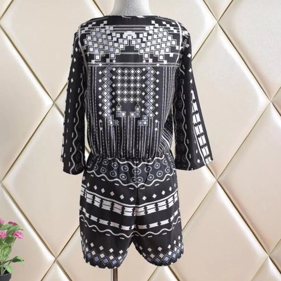 ❗️CLEARANCE Pixie Dust Tie Front Romper - Picture 4 of 6