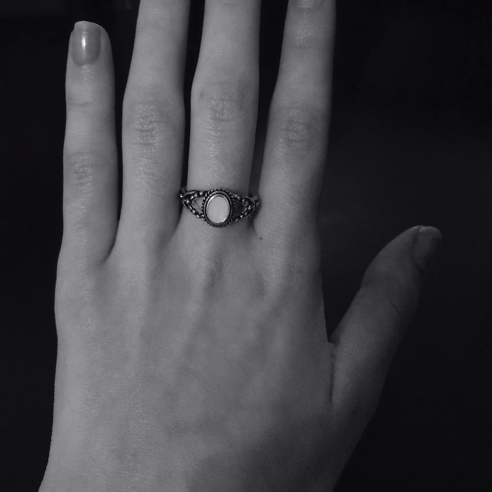 Silver ring - Picture 2 of 3