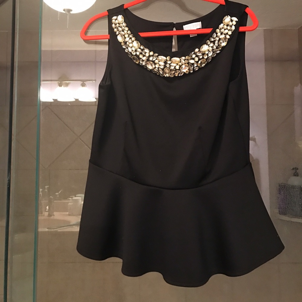 Beautiful beaded top dressy. Sleeveless