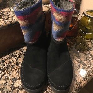 Toms fleece lined boots, worn once, like brand new