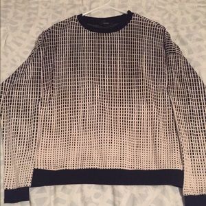 Light weight sweater with grid pattern