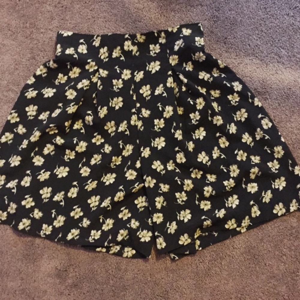 90s Vintage floral shorts
