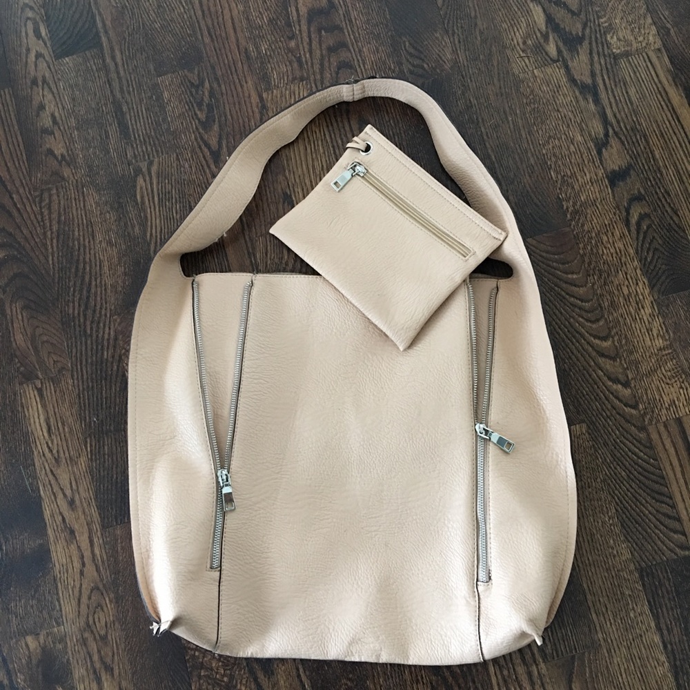 Free people purse, only used a few times.