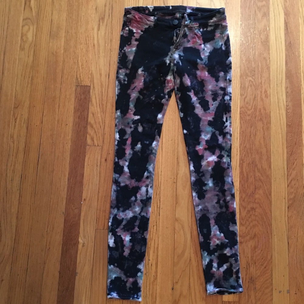 Very comfortable tie dye jeggings.