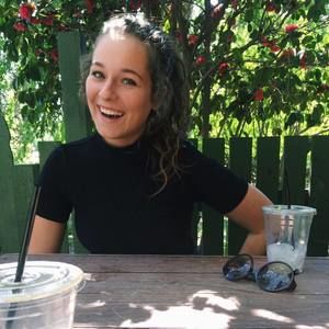 Meet your Posher, Simona