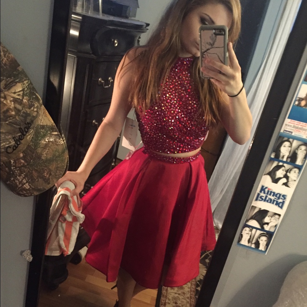 beautiful Red sherri hill homecoming dress