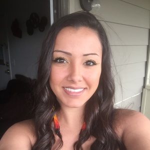 Meet your Posher, Caitlin