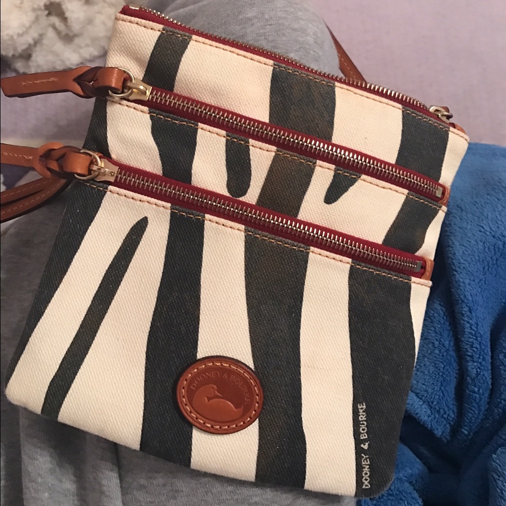 Dooney and bourke cross body bag