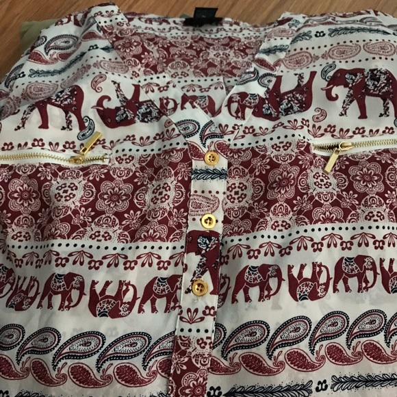 Plus Floral Medallion Popover Blouse - Picture 4 of 4