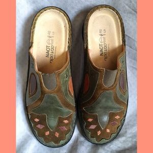 Naot Clog w Leather & Suede Pattern