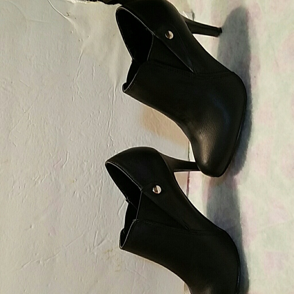 6M Black Ankle Boots Slip on