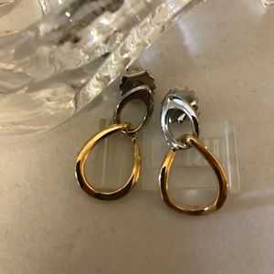 🌸Embrace Earrings