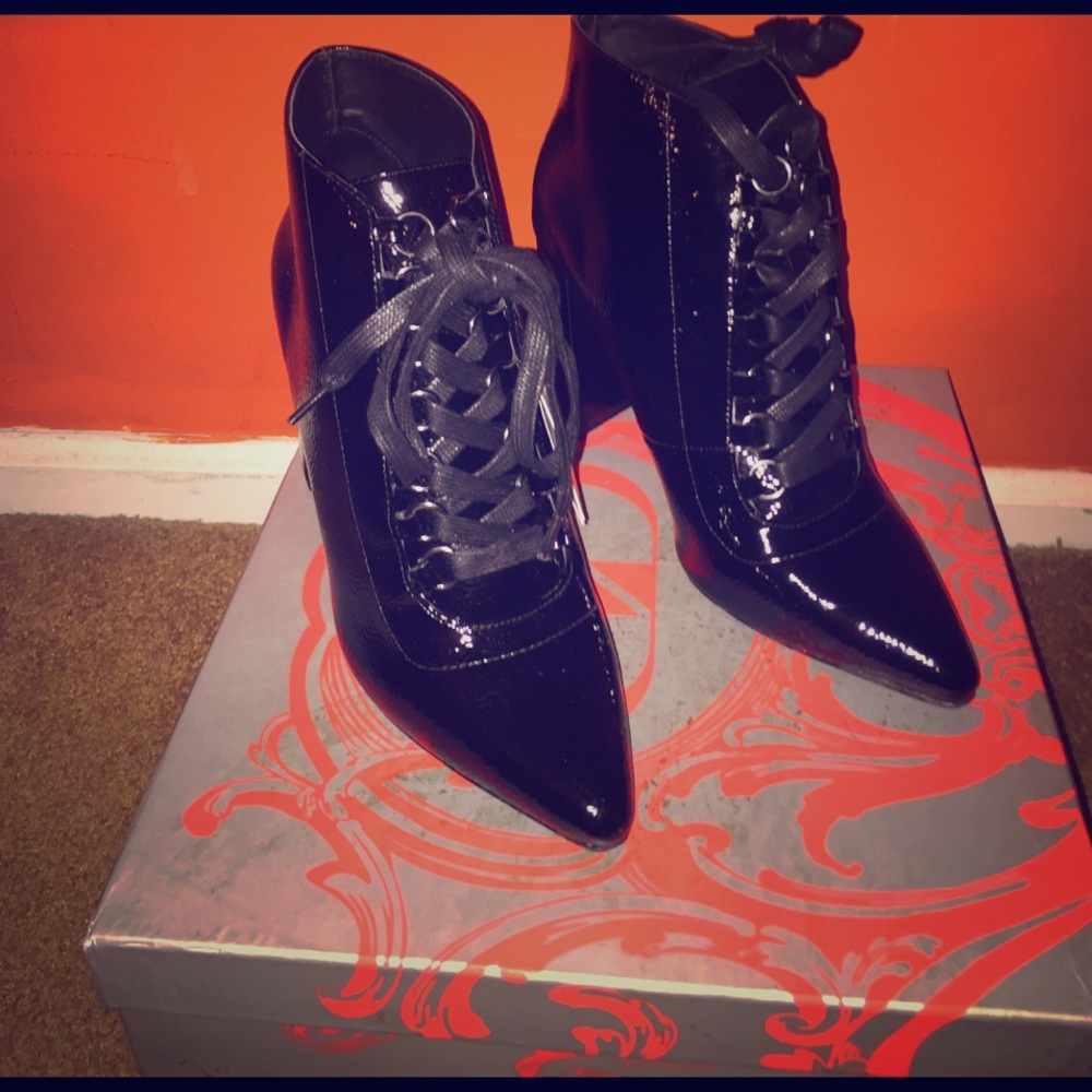 (Zara) Black Patent Leather Laced-up