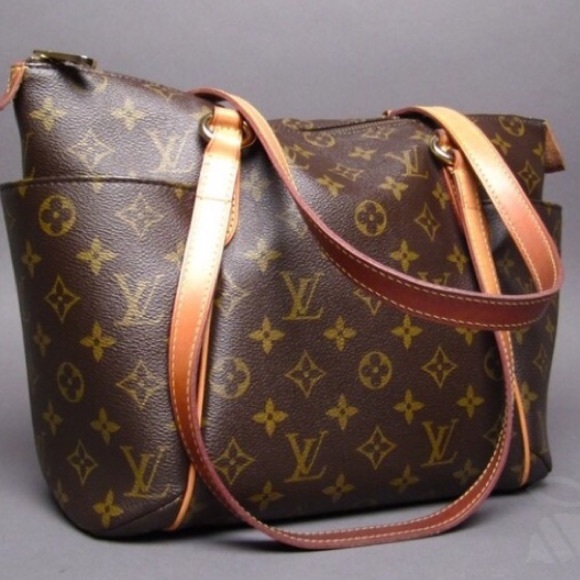 Louis Vuitton Handbags - Authentic Louis Vuitton Large Totally MM