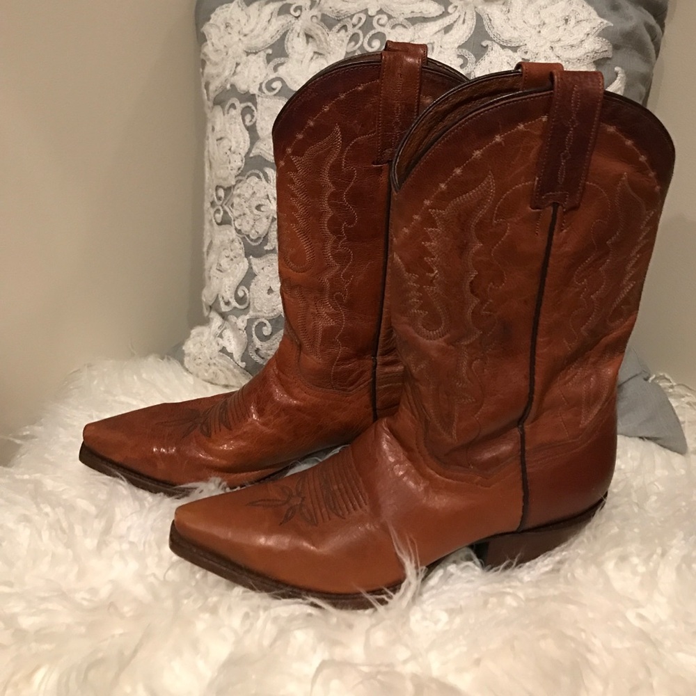 Dan Post size 7 leather cowboy boots Fantastic !