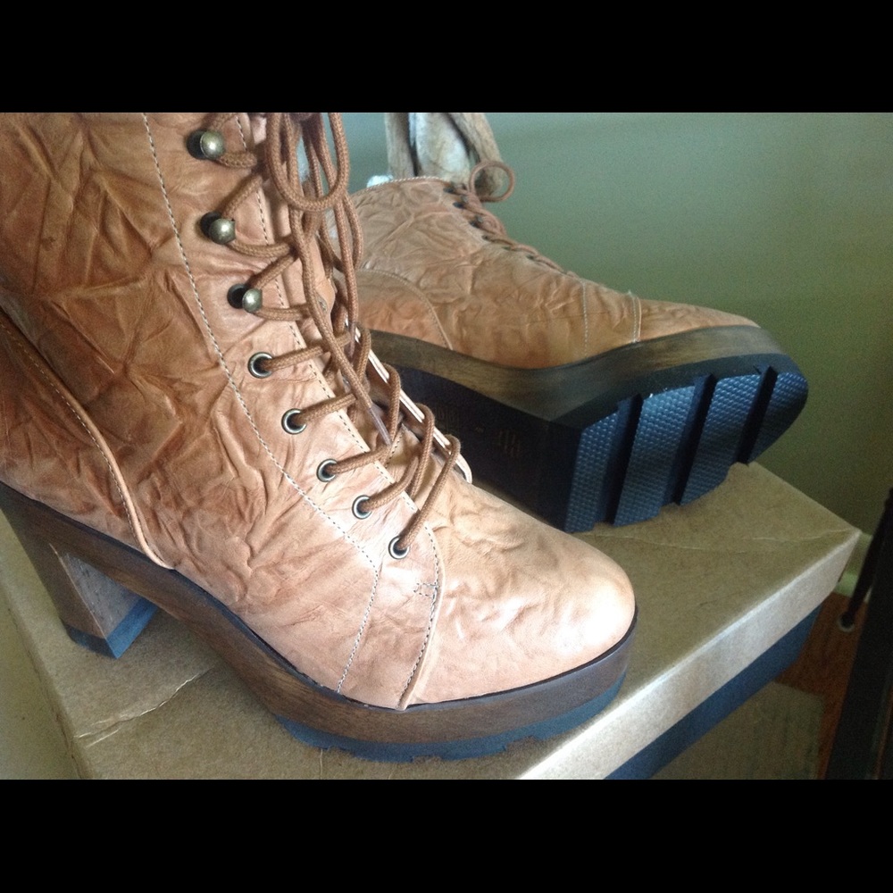 Kelsi Dagger Brooklyn Ankle Boot - Picture 4 of 4