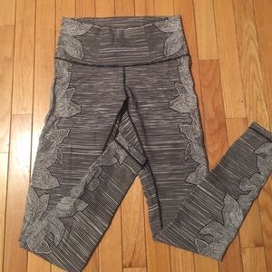 Lululemon size 10 floral Wonder Under