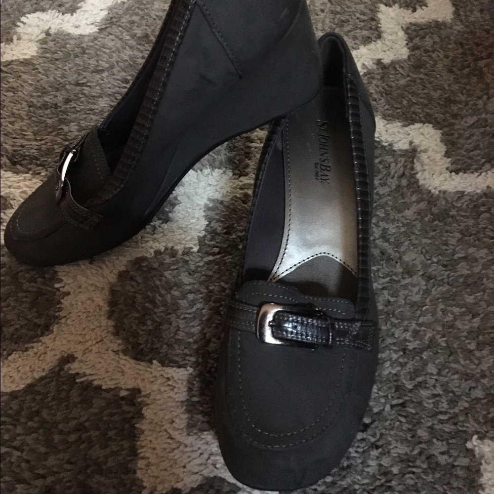 St. John Bay suede pumps 8