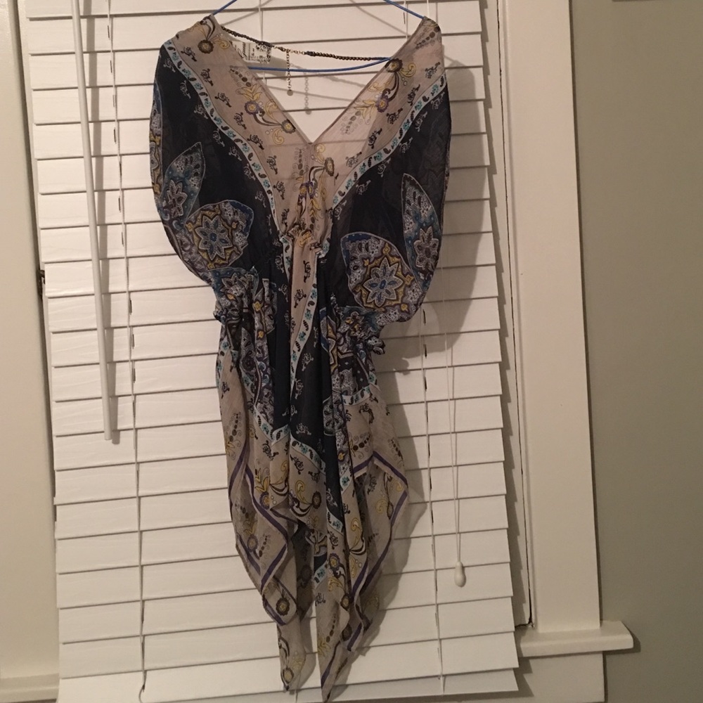 Boho chic, GUESS top.