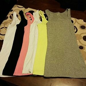 6 Old Navy tank tops. XS